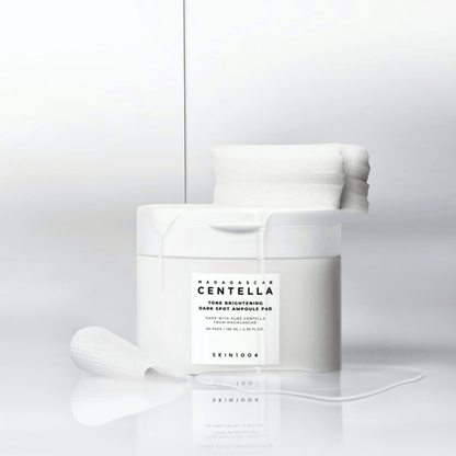 Skin1004 Madagascar Centella Tone Brightening Dark Spot Ampoule Pad (60 Pads) وسادة أمبولة سكين 1004 من مستخلص السنتيلا من مدغشقر لتفتيح لون البشرة وإزالة البقع الداكنة - Princess Cosmetics Qatar